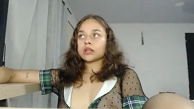Snapshot of LittleCheerry69 chatting on 04/23/26, 02:51 LittleCheerry69 online show from 04/23/26, 02:51
