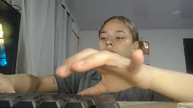 LittleCheerry69 online show from 04/01/26, 03:09