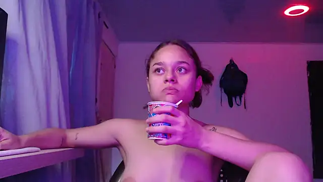 LittleCheerry69 online show from 11/01/25, 02:44