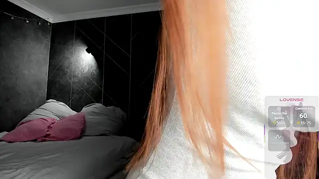 Red FoxGirl online show from 12/18/25, 02:54