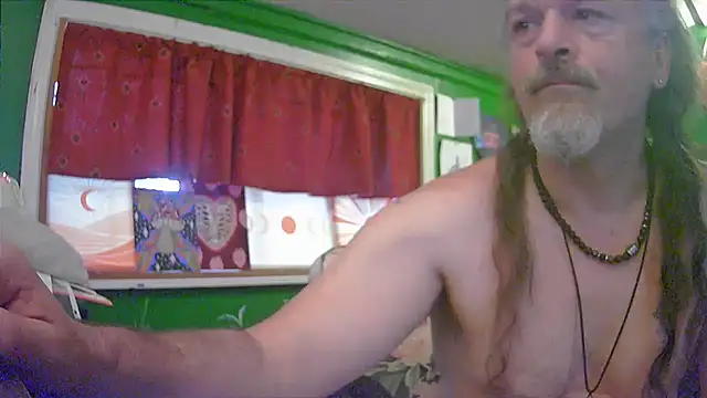 Snapshot of HippieDad333 chatting on 06/06/26, 10:53 HippieDad333 online show from 06/06/26, 10:53
