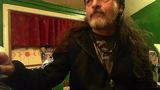 Snapshot of HippieDad333 chatting on 04/21/26, 01:53 HippieDad333 online show from 04/21/26, 01:53