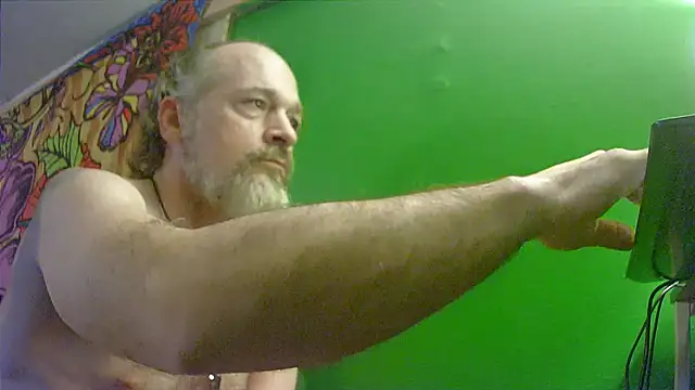 Snapshot of HippieDad333 chatting on 10/30/25, 11:34 HippieDad333 online show from 10/30/25, 11:34