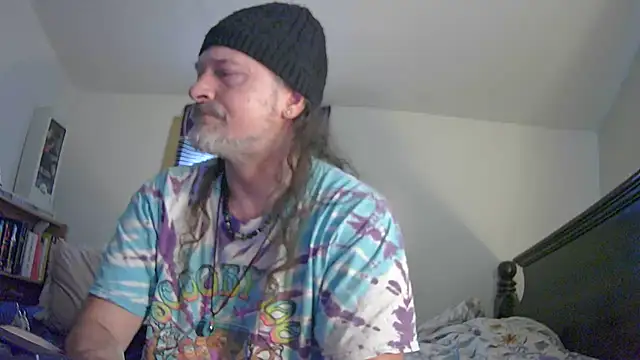 Snapshot of HippieDad333 chatting on 05/16/26, 10:09 HippieDad333 online show from 05/16/26, 10:09