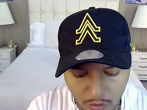 Max Rivers online show from 10/07/25, 12:17