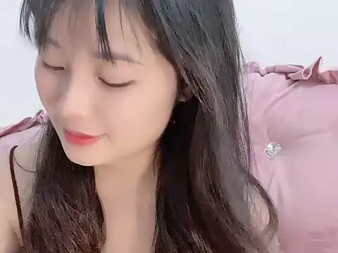 Snapshot of Lie_liee chatting on 05/08/26, 01:48 Lie liee online show from 05/08/26, 01:48