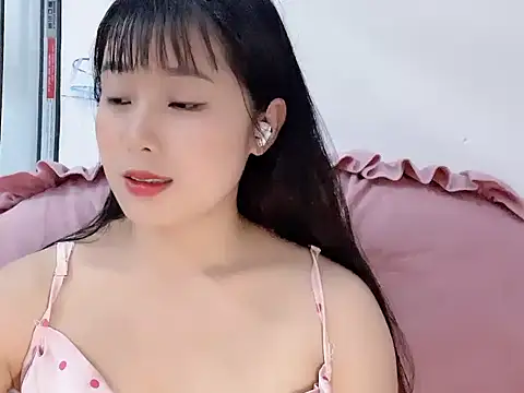 Snapshot of Lie_liee chatting on 06/26/26, 02:12 Lie liee online show from 06/26/26, 02:12