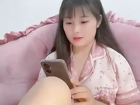Snapshot of Lie_liee chatting on 05/14/26, 01:30 Lie liee online show from 05/14/26, 01:30