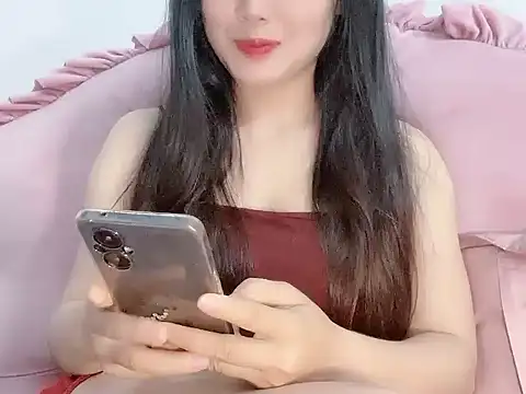 Snapshot of Lie_liee chatting on 05/17/26, 10:32 Lie liee online show from 05/17/26, 10:32