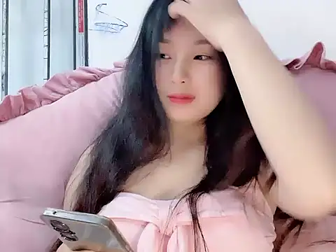 Snapshot of Lie_liee chatting on 06/24/26, 01:32 Lie liee online show from 06/24/26, 01:32