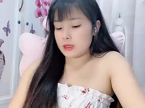 Snapshot of Lie_liee chatting on 07/17/26, 01:41 Lie liee online show from 07/17/26, 01:41