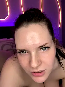 Mila-Jasmin online show from 11/11/25, 09:53