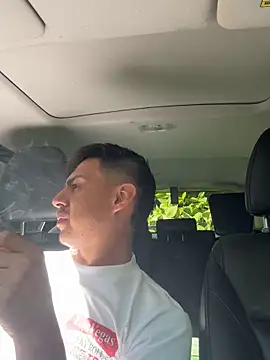 Snapshot of juanjR11 chatting on 10/03/25, 03:02 juanjR11 online show from 10/03/25, 03:02