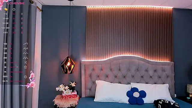 Snapshot of Tiffany__charm_ chatting on 02/22/26, 04:04 Tiffany charm online show from 02/22/26, 04:04