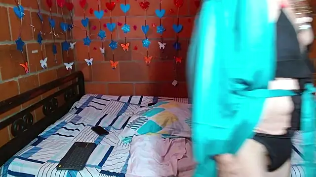 Snapshot of lorenacapelli chatting on 10/27/25, 12:06 lorenacapelli online show from 10/27/25, 12:06