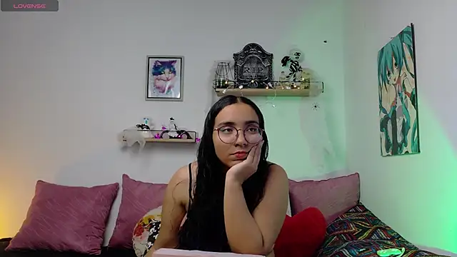 LucyDerby online show from 10/28/25, 09:03