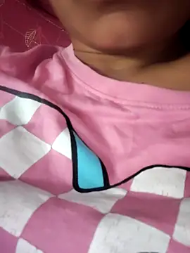 Snapshot of Queen-Bee143 chatting on 02/19/26, 03:14 Queen-Bee143 online show from 02/19/26, 03:14