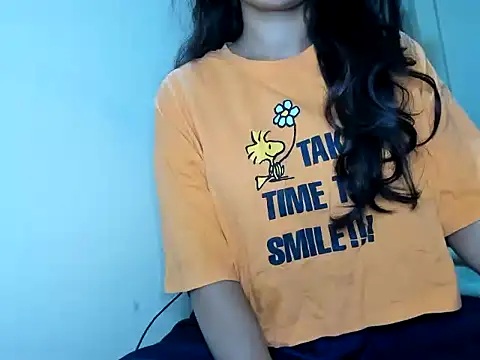 Snapshot of Queen-Bee143 chatting on 02/25/26, 05:57 Queen-Bee143 online show from 02/25/26, 05:57