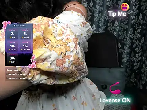 Snapshot of Queen-Bee143 chatting on 03/02/26, 06:04 Queen-Bee143 online show from 03/02/26, 06:04