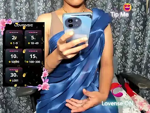 Snapshot of Queen-Bee143 chatting on 02/03/26, 03:04 Queen-Bee143 online show from 02/03/26, 03:04