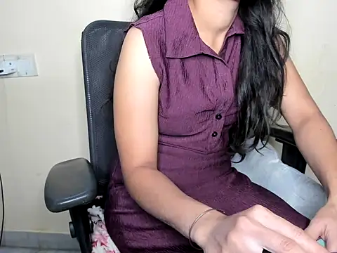 Queen-Bee143 online show from 04/23/26, 11:39
