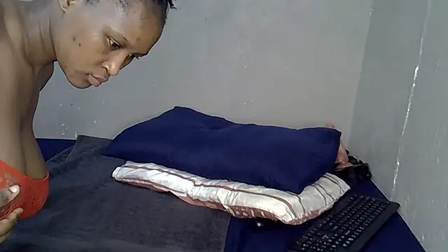 Snapshot of Bellabootie chatting on 10/23/25, 11:14 Bellabootie online show from 10/23/25, 11:14