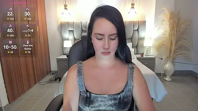 Natasha Kiim  online show from 07/09/26, 04:35