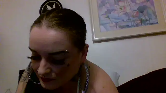 Snapshot of kendraray chatting on 10/14/25, 12:33 kendraray online show from 10/14/25, 12:33