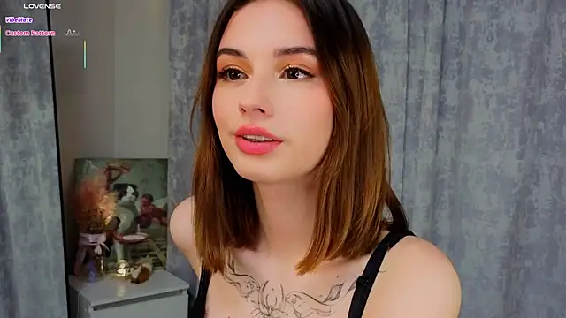 LunaraRada online show from 12/02/25, 02:41