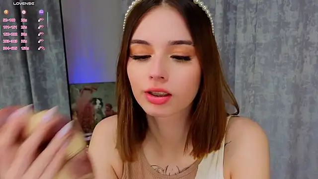 LunaraRada online show from 11/04/25, 05:17