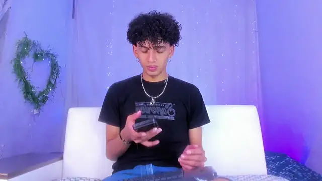 Snapshot of josesweet_ chatting on 10/02/25, 07:28 josesweet  online show from 10/02/25, 07:28