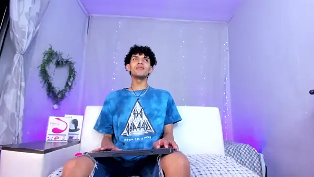 Snapshot of josesweet_ chatting on 10/08/25, 06:52 josesweet  online show from 10/08/25, 06:52