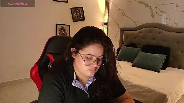 Nina Rouge7 online show from 12/18/25, 07:07