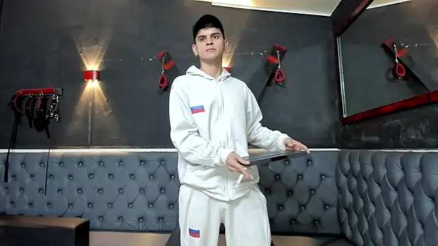 liam coleman25 online show from 12/17/25, 05:23