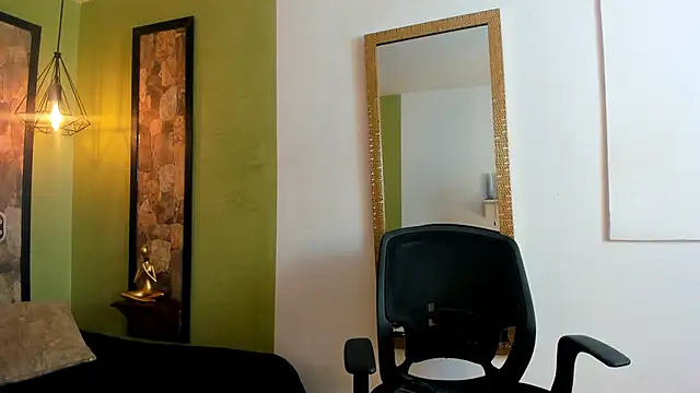 Snapshot of Axel_Draven chatting on 12/15/25, 11:27 Axel Draven online show from 12/15/25, 11:27