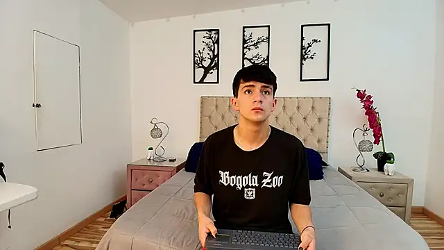 Snapshot of Axel_Draven chatting on 10/11/25, 11:00 Axel Draven online show from 10/11/25, 11:00