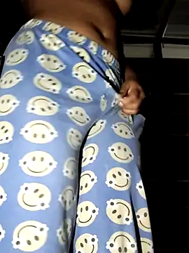 NileveSantanna online show from 11/26/25, 02:55