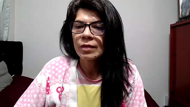 Snapshot of abrilsex23 chatting on 06/01/26, 03:29 abrilsex23 online show from 06/01/26, 03:29