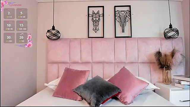 Charlotte hall  online show from 12/15/25, 03:23