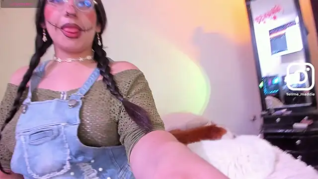 tellmemaddie online show from 10/28/25, 03:33