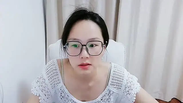 Snapshot of guai00 chatting on 06/10/26, 01:56 guai00 online show from 06/10/26, 01:56