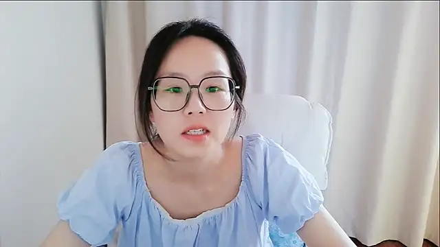 Snapshot of guai00 chatting on 06/13/26, 06:00 guai00 online show from 06/13/26, 06:00
