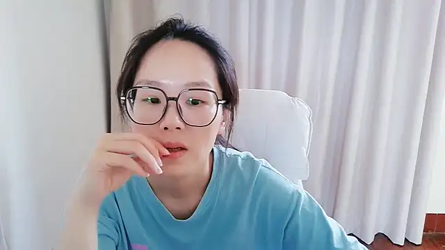 Snapshot of guai00 chatting on 06/12/26, 05:49 guai00 online show from 06/12/26, 05:49