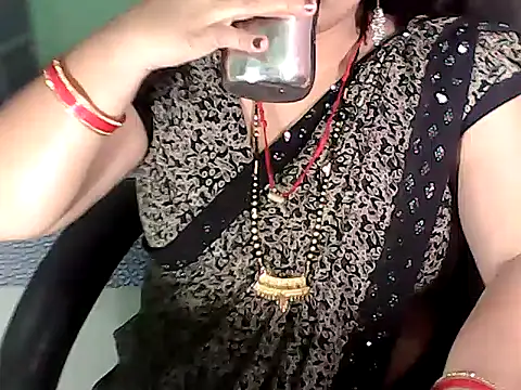 BABITA KUMARII online show from 10/25/25, 04:29