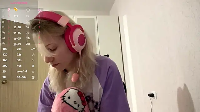 Snapshot of KandaceMassanelli chatting on 10/23/25, 08:24 KandaceMassanelli online show from 10/23/25, 08:24