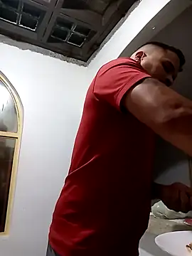 Snapshot of LucasGaeel chatting on 10/21/25, 11:37 LucasGaeel online show from 10/21/25, 11:37