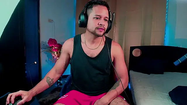 Snapshot of LucasGaeel chatting on 10/30/25, 11:19 LucasGaeel online show from 10/30/25, 11:19