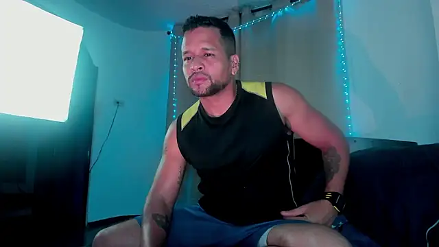 Snapshot of LucasGaeel chatting on 10/02/25, 03:54 LucasGaeel online show from 10/02/25, 03:54