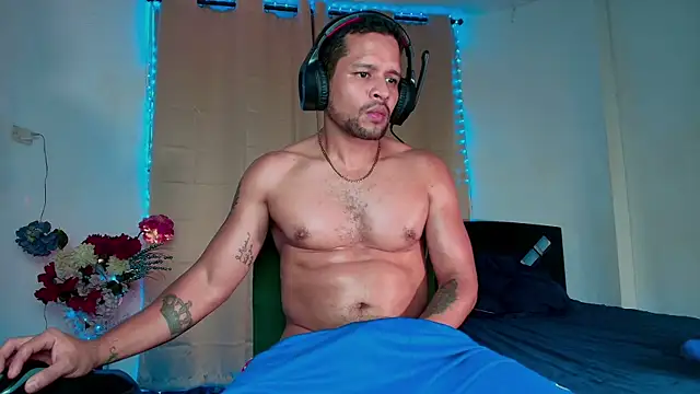 Snapshot of LucasGaeel chatting on 10/12/25, 04:58 LucasGaeel online show from 10/12/25, 04:58