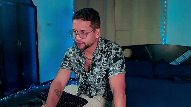 Snapshot of LucasGaeel chatting on 10/08/25, 04:14 LucasGaeel online show from 10/08/25, 04:14